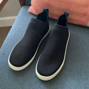 Rothy’s Black Chelsea Boot Sneaker, size 9, great condition